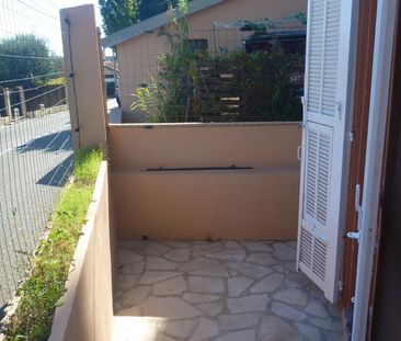 Location Appartement 2 pièces 38m² ST LAURENT DU VAR 06700 - Photo 5