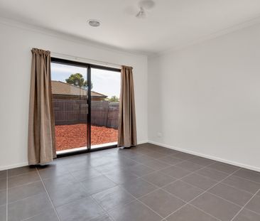 4 Bedroom Home in Werribee - Photo 2