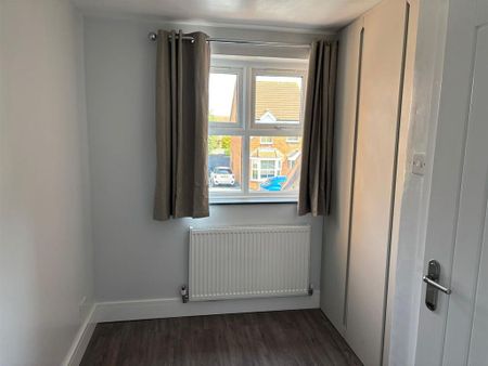 4 bedroom terraced house to rent - Photo 4