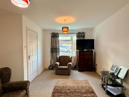 Barrington Close, Taunton - Photo 2