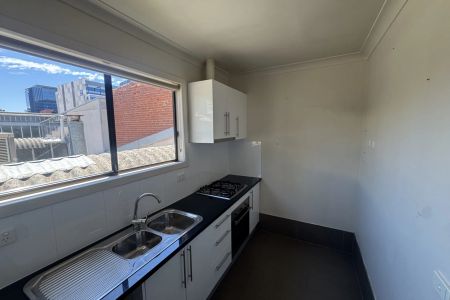 City Apartment in a Highly Sought-After Location - Photo 4