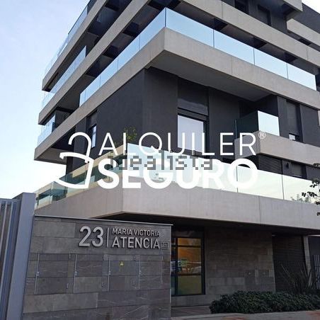 Alquiler de piso en Avenida María Victoria Atencia - Photo 1