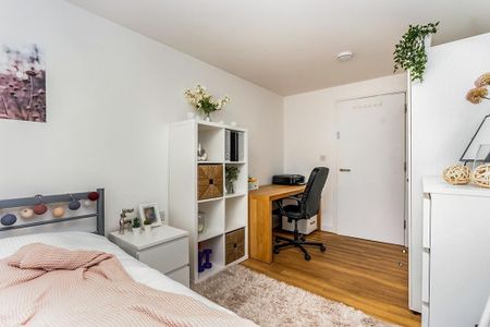 4 bedroom flat to rent - Photo 4