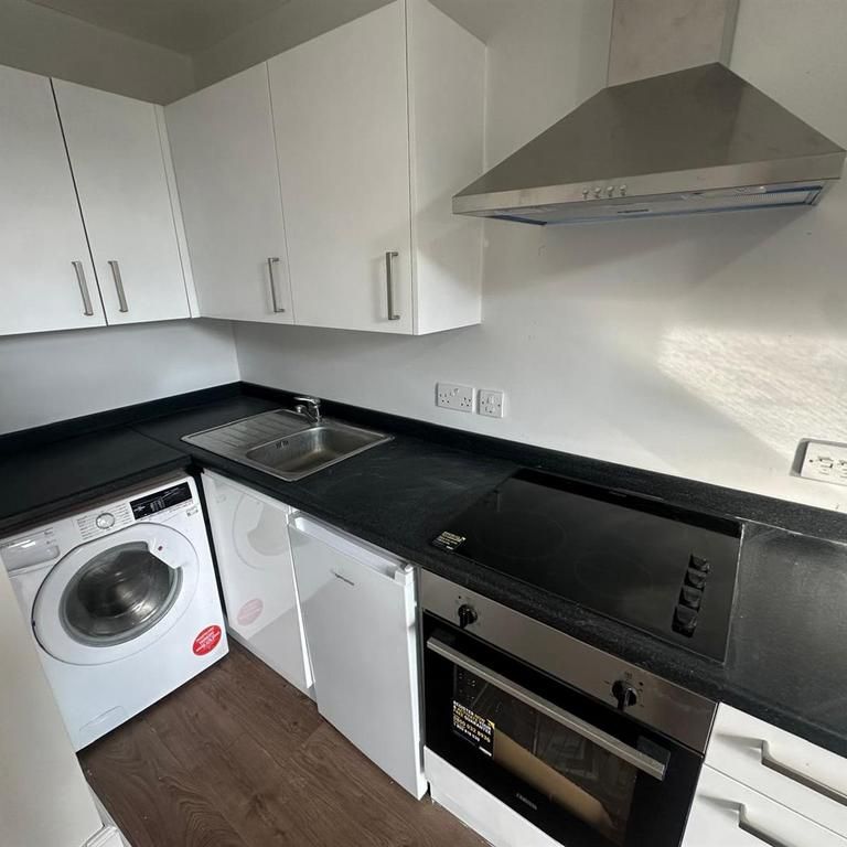 Studio to rent - Photo 1