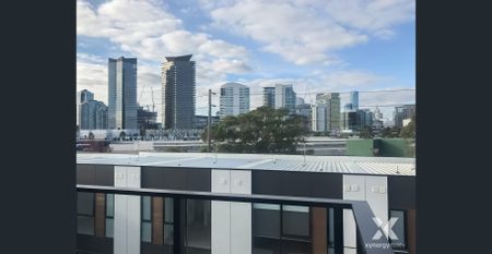 Modern Four-Level Luxury Townhouse in the Heart of Port Melbourne - Photo 3