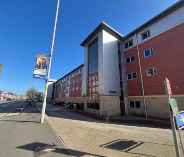2 bedroom flat to rent - Photo 2