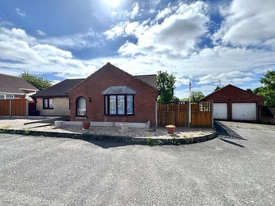 3 bedroom bungalow to rent - Photo 1