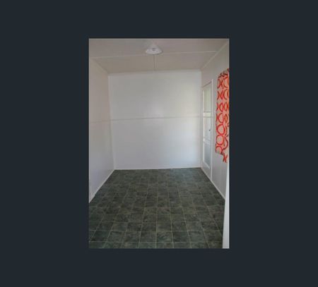 2/78 Evan Street, Mackay, Qld 4740 - Photo 3
