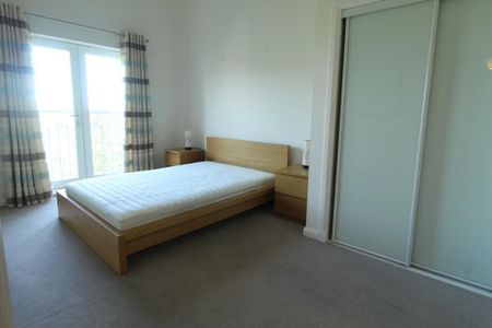 3 bedroom flat to rent - Photo 3