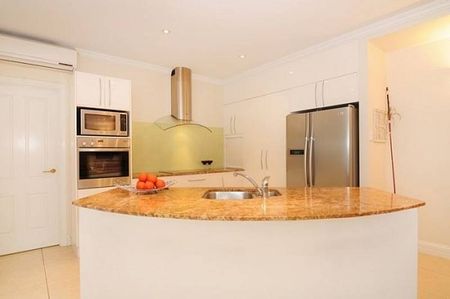 3 BEDROOM : 2 BATHROOM : FULLY FURNISHED : POOL : CLOSE TO BEACH - Photo 5
