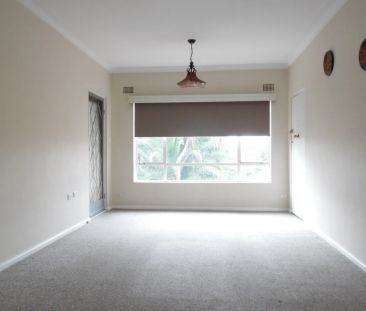 Conveniently Located Two Bedroom Apartment - Photo 5