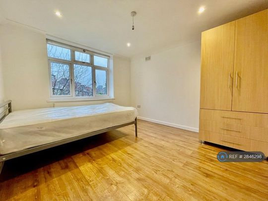 3 bedroom flat to rent - Photo 1