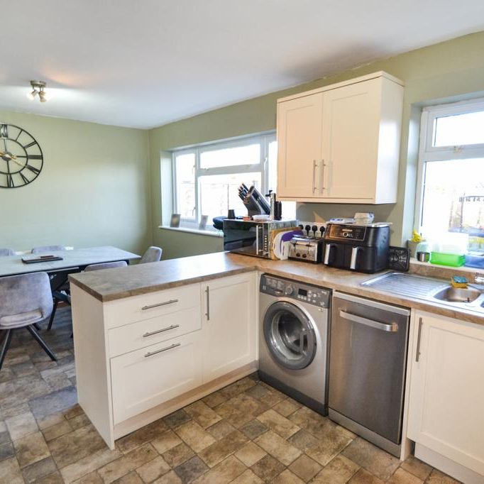 3 bedroom semi-detached house to rent - Photo 1