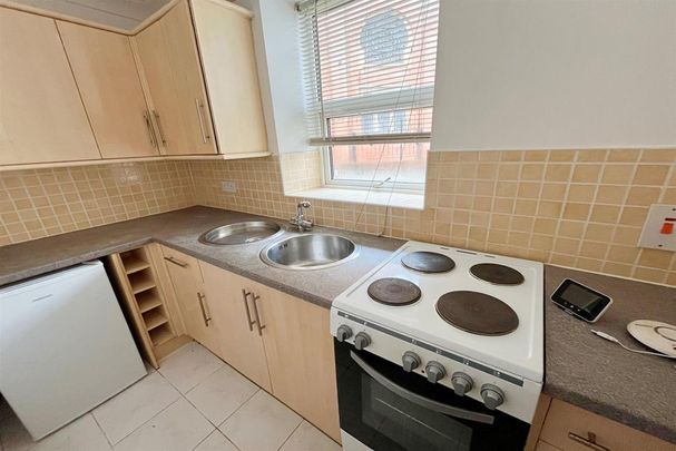 Studio to rent - Photo 1