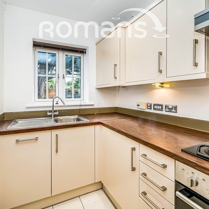 Cressex Close, High Wycombe, HP12 - Photo 1