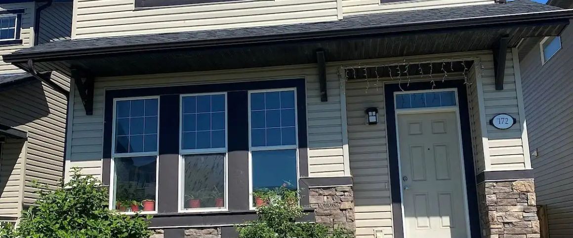 Immediate Possession: 3-Bed Skyview Home + Double Garage & Basement — 3 Bedrooms House - Photo 1