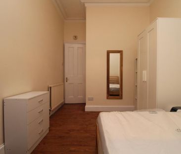3 bedroom flat to rent - Photo 3