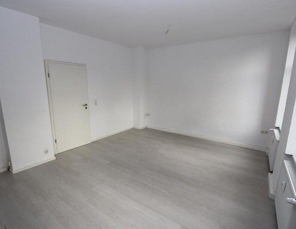 3,5 Zimmer mit Wohnzimmer mit Küchenecke und Terrasse mit EBK - Foto 1