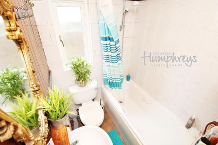 1 bedroom in a house share to rent - Photo 4