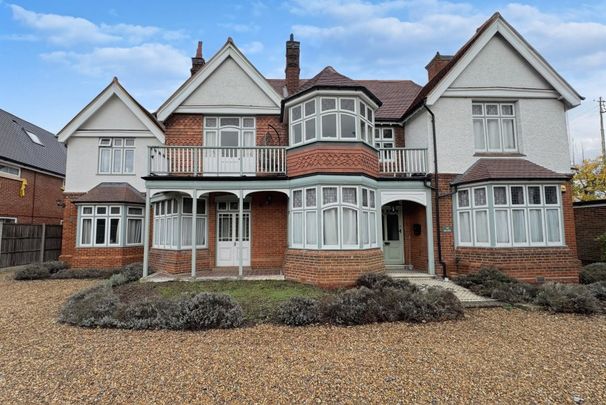 The Beeches, Woking - 2 bedrooms Property for lettings - Seymours - Photo 1