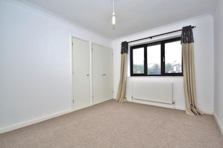 Barnwood Close, Guildford, Surrey, GU2 8GG - Photo 2