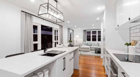 Fully Renovated Home - Photo 5