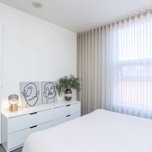 Furnished Chinatown Condo - 2 bed + den - Photo 2