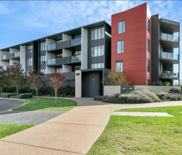 Ultra Modern, Low Maintenance - Executive Apartment Style Living in... - Photo 2