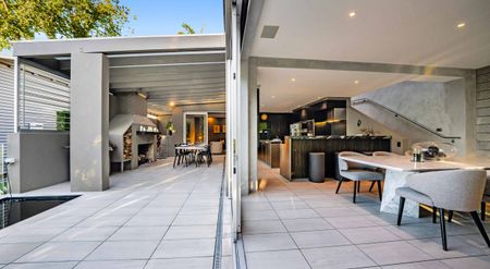 Sun Drenched Parnell House overlooking the Domain - Photo 2