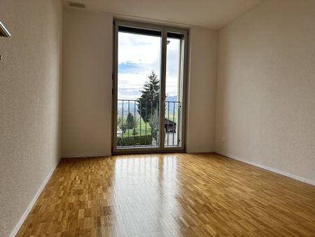 Moderne 3.5-Zimmerwohnung an zentraler Lage - Photo 2