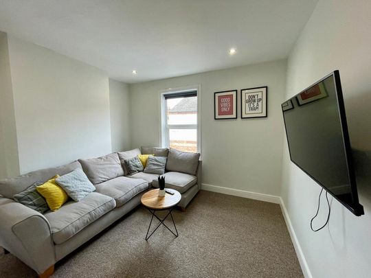 2 bedroom terraced house to rent - Photo 1