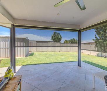 3 BEDROOM FAMILY HOME - 3 LIVING AREAS & SHED - Photo 5