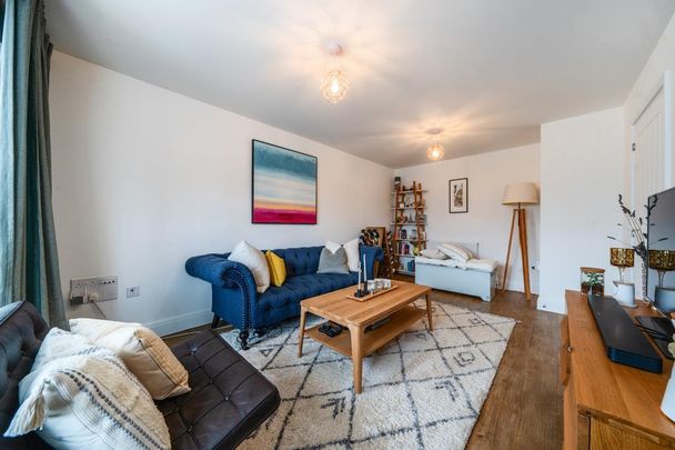 4 bedroom semi-detached house to rent - Photo 1