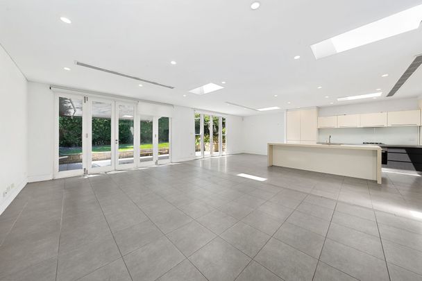 Comfortable Family Home in a Prime Mosman Location - Photo 1