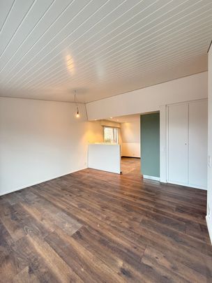 Modern 2.5-room apartment with pool - Photo 1