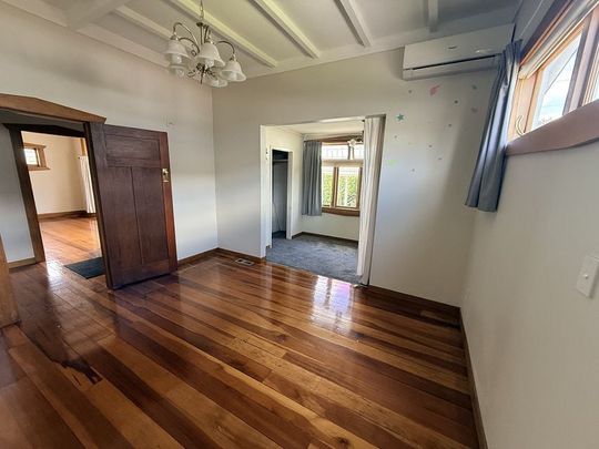 Modern Comfort Meets Central Auckland Convenience - Photo 1