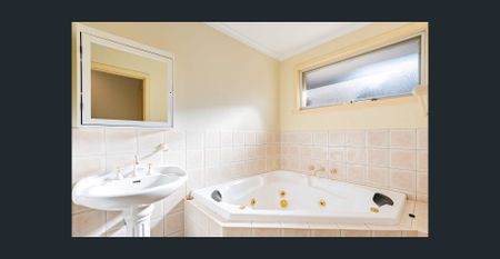 Spacious Four Bedroom Family Home! - Photo 5