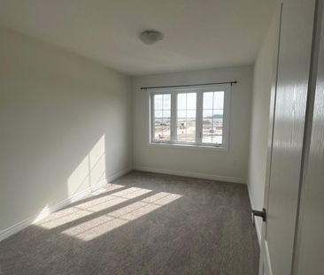 For Lease - 23 Lloyd Davies Way, Hamilton, Ontario - Photo 4