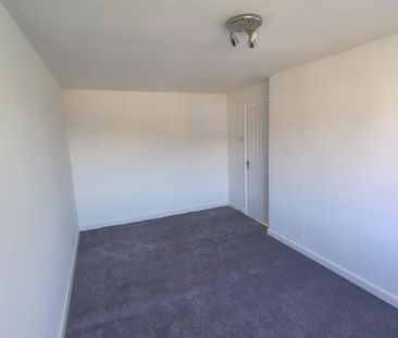 3 bedroom detached house to rent - Photo 3