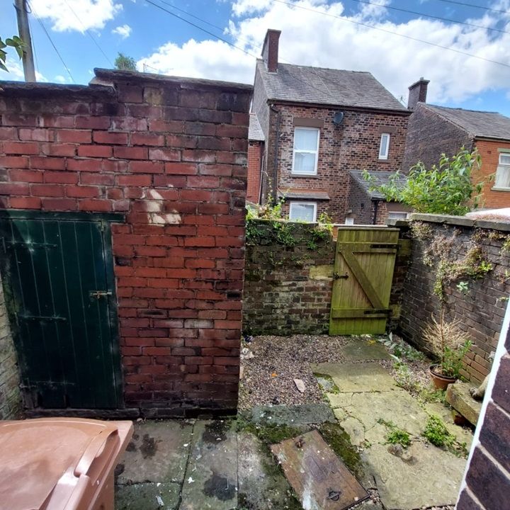 2 Bed Terraced House, Raper Street, OL4 - Photo 1