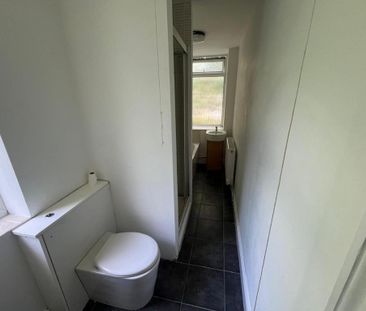 3 bedroom flat to rent - Photo 6