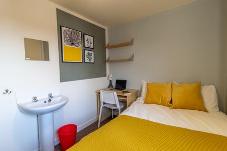 6 Bed Student Accommodation - Photo 3