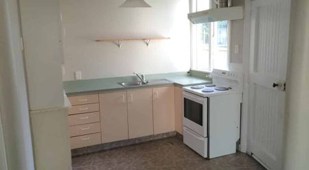 Two or Three Double Bedroom Home - Photo 2