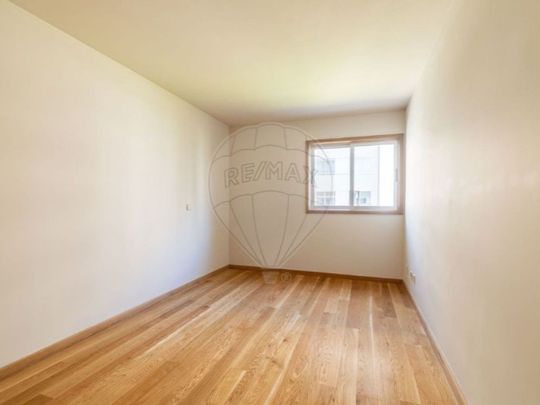 4 room luxury Apartment for rent in Matosinhos, Distrito do Porto - Photo 1