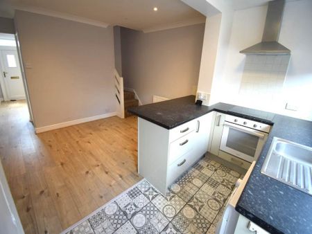 2 bedroom terraced house to rent - Photo 5