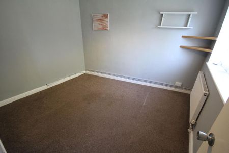 6 bedroom semi-detached house to rent - Photo 3