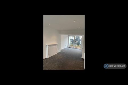 3 bedroom maisonette to rent - Photo 2