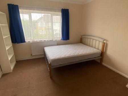 1 bedroom in a house share to rent - Photo 3
