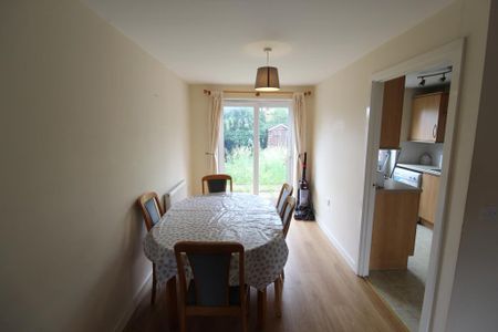 3 bedroom semi-detached house to rent - Photo 3