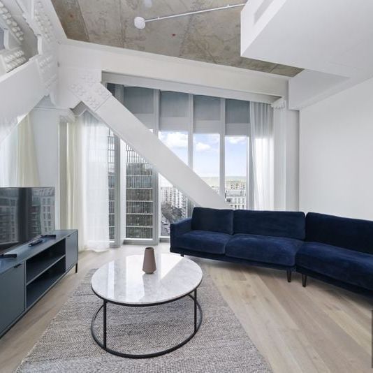 Manhattan Loft Gardens, 20 International Way, London - Photo 1